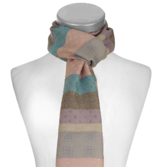 Mini Geometric Shawl/Scarf. Made in Peru - Picture 4 of 7